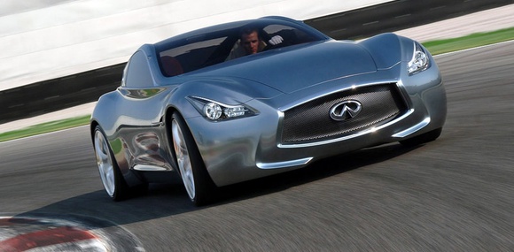 Infiniti разрабатывает 700-сильный седан