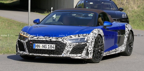 Прототип суперкара Audi R8 Spyder заметили на тестах