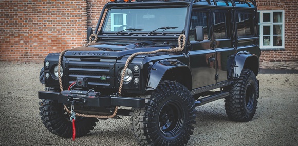 Тюнеры превратили Land Rover Defender в автомобиль «агента 007»
