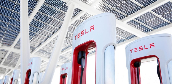 Tesla звільнила всю команду розробників зарядних станцій Supercharger