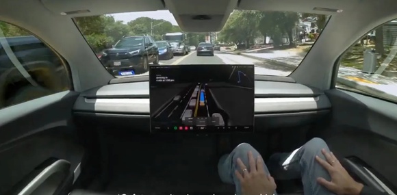 Tesla випорбовує Cybercab без керма на дорогах Техасу