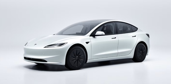 Tesla представила самую дешевую версию Model 3