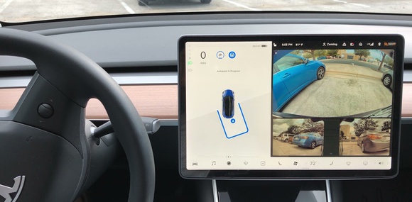 'Volledig zelfrijdende' Tesla's kunnen mogelijk binnenkort achteruit rijden