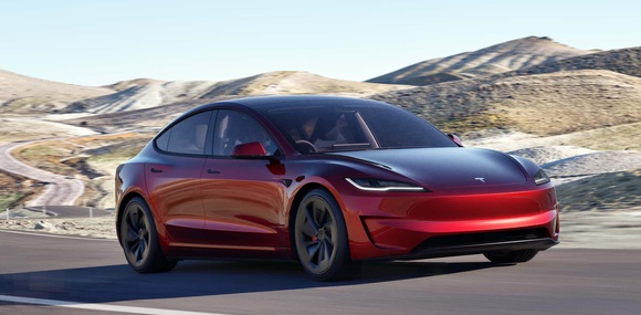 Екран 16 дюймів і потужність до 535 к.с.: Tesla оновила Model 3 у США