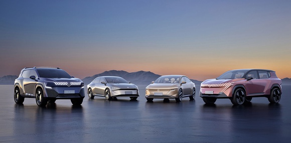 Nissan показав 4 нові електрифіковані моделі для Китаю