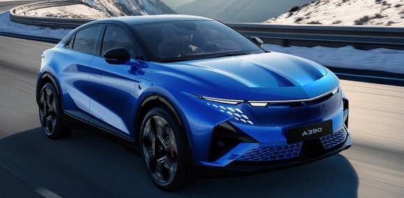 Французька Alpine представила 469-сильний кросовер A390 з трьома моторами