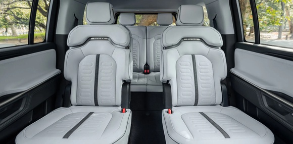 Rivian R1 2027: очікувана опція для салону коштує $4000