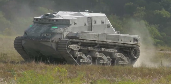 Американські військові випробовують 12-тонний броньований робот зі страшними зеленими очима
