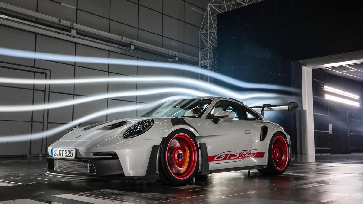 Der neue Porsche 20 GT20 RS im Wert von 20.20 Euro durfte auf ...