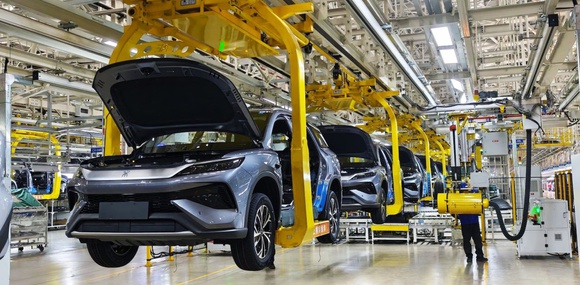 BYD baut die größte Autofabrik der Welt in Zhengzhou