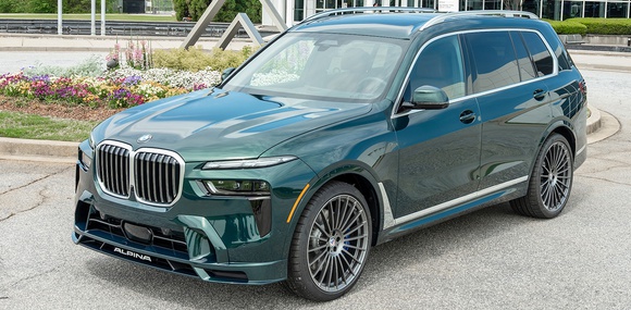 BMW heeft een unieke Alpina XB7 onthuld om de productie van zeven miljoen auto's in de VS te vieren