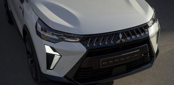 Mitsubishi Grandis повернувся, однак тепер це Renault Symbioz з іншими емблемами та трохи зміненим дизайном