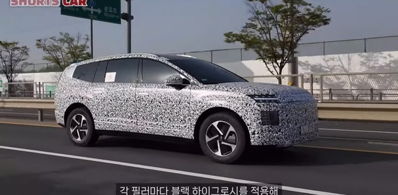Hyundai Ioniq 7 скинув частину камуфляжу перед очікуваною прем'єрою в червні