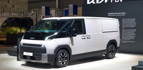 До 460 км на одній зарядці: Kia показала серійний фургон PV7