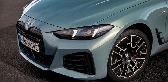 Електричні BMW отримали доступ до зарядних станцій Tesla Supercharger