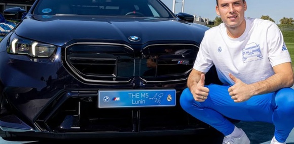 Український воротар «Реала» отримав від свого клубу BMW M5 2025