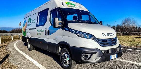 Iveco tests wireless charging of an electric van on the move