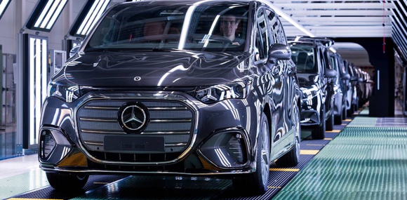 Mercedes-Benz запустила серийное производство электрического VLE в Испании