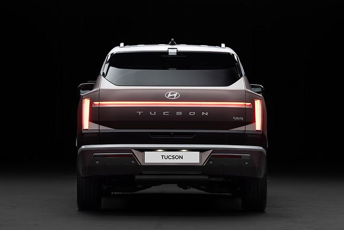 Achterzijde Hyundai Tucson Hybrid met verlichtingsbalk