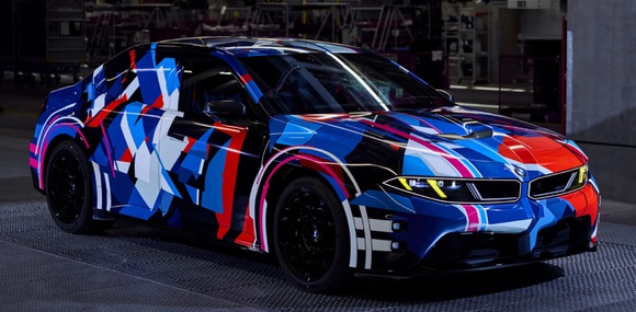 BMW показала новий M3 EV на тлі мільйонного ювілею M GmbH