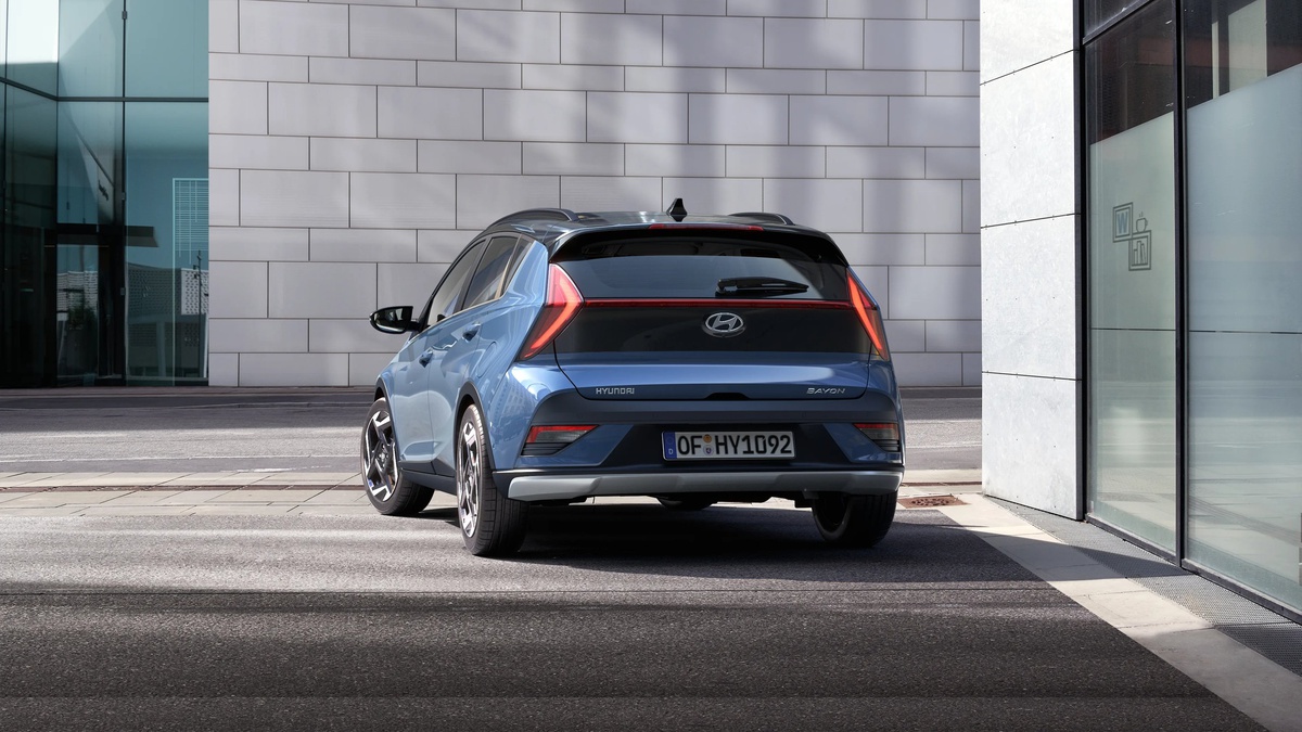 Achteraanzicht van de vernieuwde Hyundai Bayon