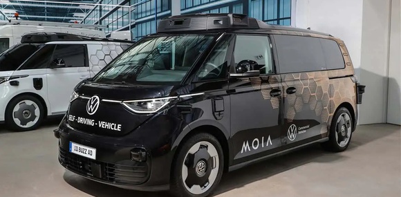 Volkswagen ID. Buzz навчився їздити сам: 27 сенсорів керують автономним шатлом