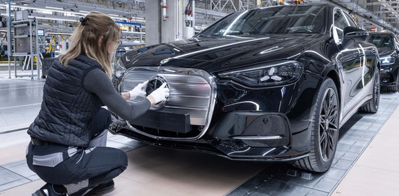 Mercedes запустив виробництво електричного C-Class в Угорщині