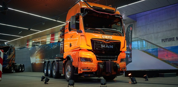 The new MAN TGX 41.640 8x4/4 is designed for loads up to 250 tons