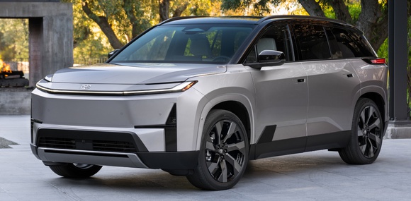 Toyota представила новий Highlander. Тепер це електромобіль