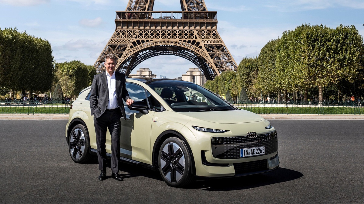 Audi A2 e-tron tijdens première op Autosalon van Parijs
