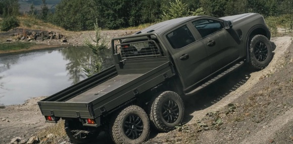 Ford Ranger перетворили на військовий 6×6: пікап претендує на контракт британської армії