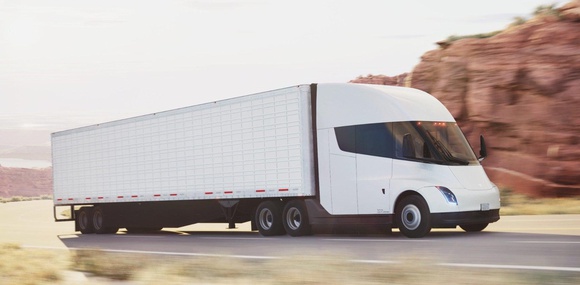 50 000 вантажівок на рік: Tesla розпочала серійне виробництво Semi