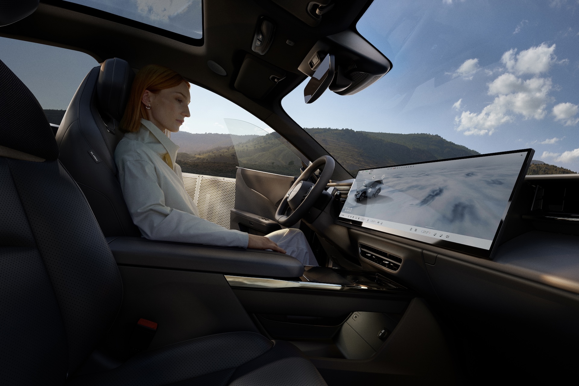 Bestuurder bedient groot infotainmentscherm in de auto
