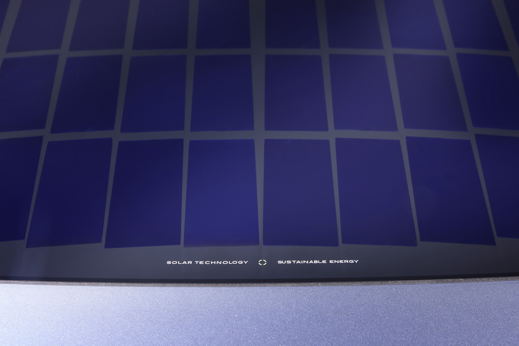 Close-up van het aerodynamische wiel met velgdeflector