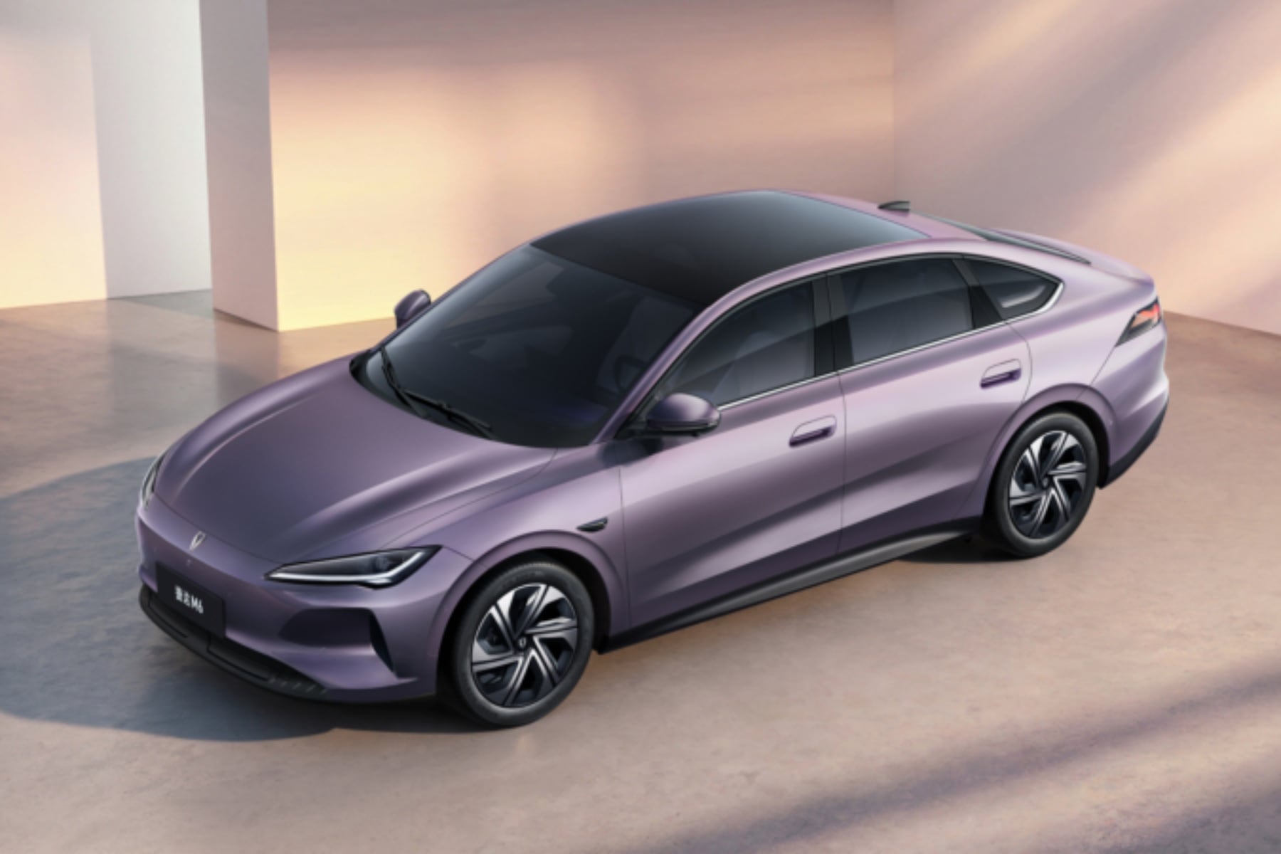 Jetta M6 in andere kleurstelling, driekwart voorzijde