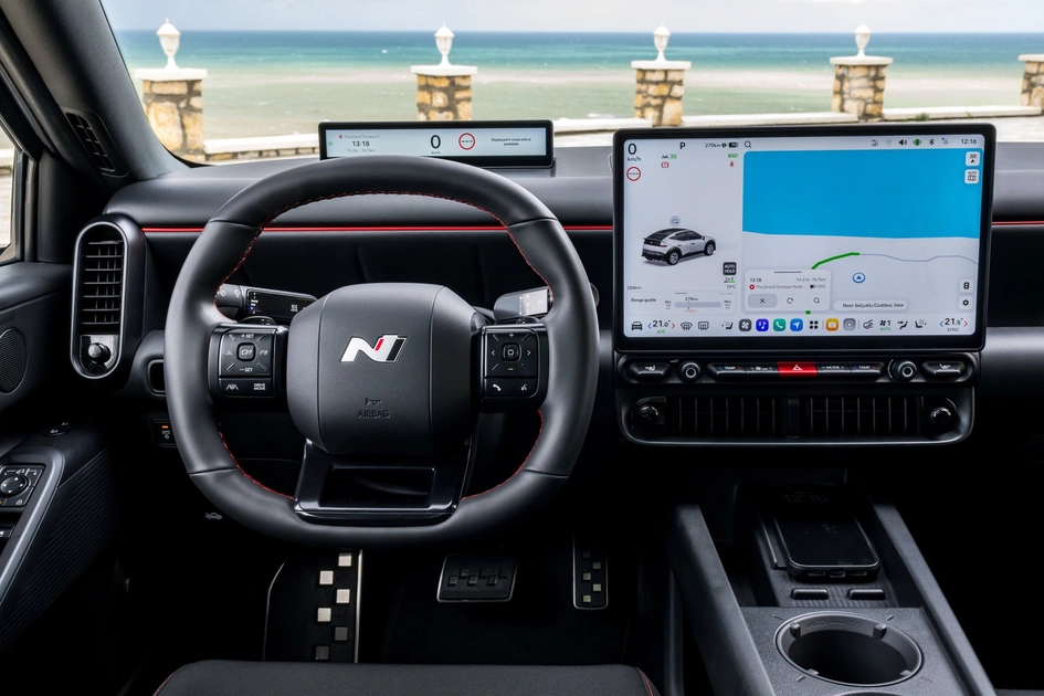 Interieur met 14,6 inch middenscherm, Pleos Connect