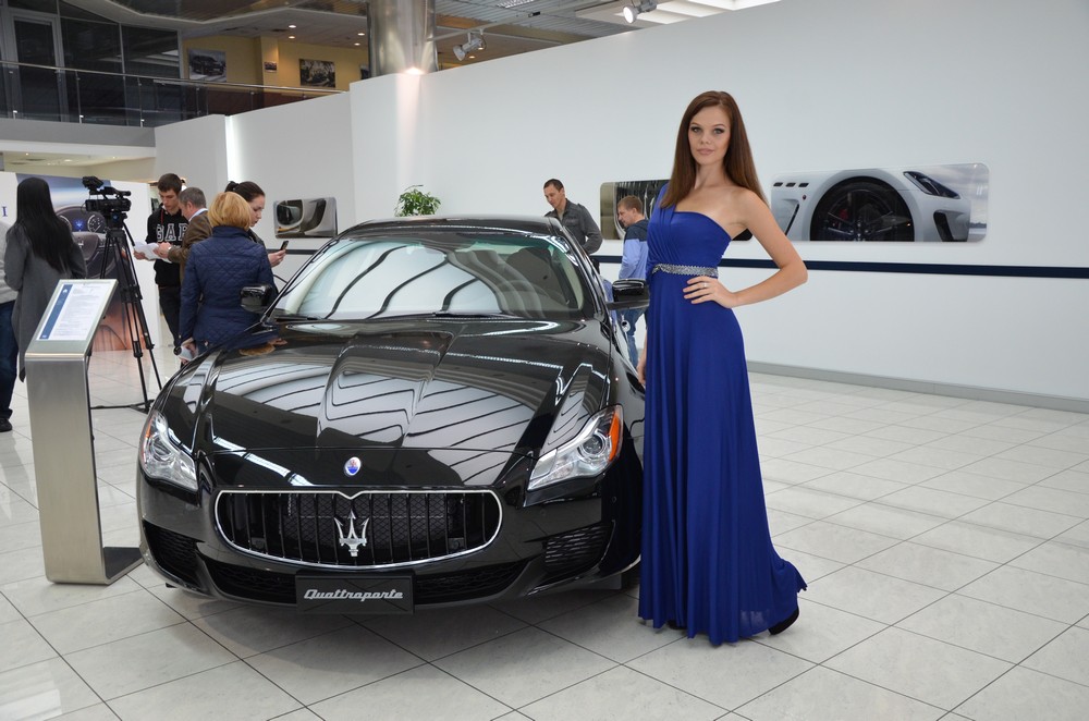 Столичное автошоу 2013 — Maserati Quatrroporte, девушки, фото 1